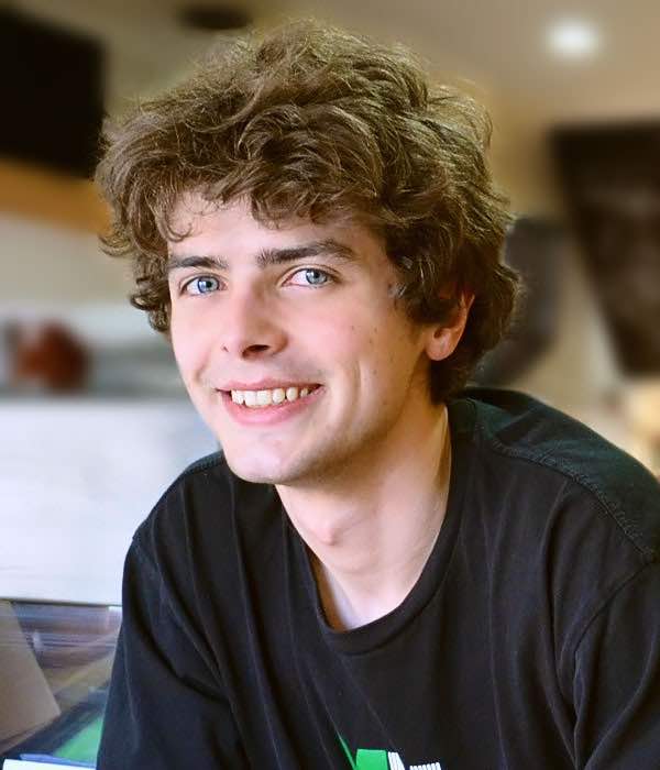 Resmikan Taman Bunga Dan Kolam Renang Rekreasi