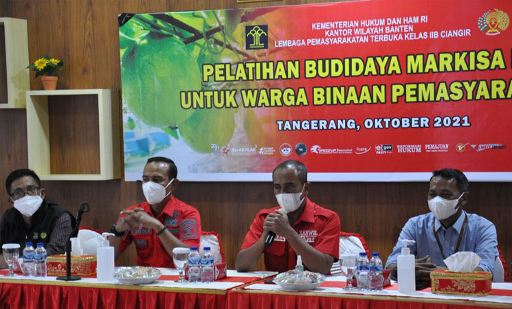 Selenggarakan Pelatihan Budidaya Markisa Liar